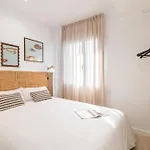 By Olala Homes Apartman